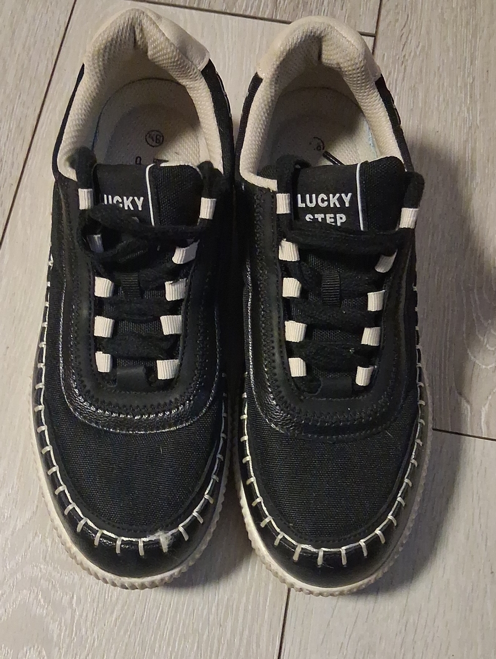 Women Lucky Black and White Casual Sneakers